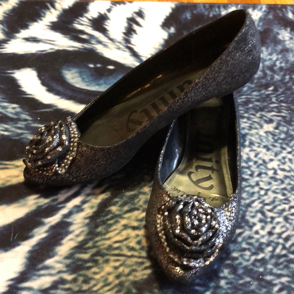 Beautiful Silver Sparkly Flats
